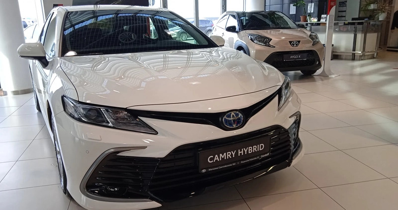 Toyota Camry cena 148990 przebieg: 10, rok produkcji 2023 z Żychlin małe 37